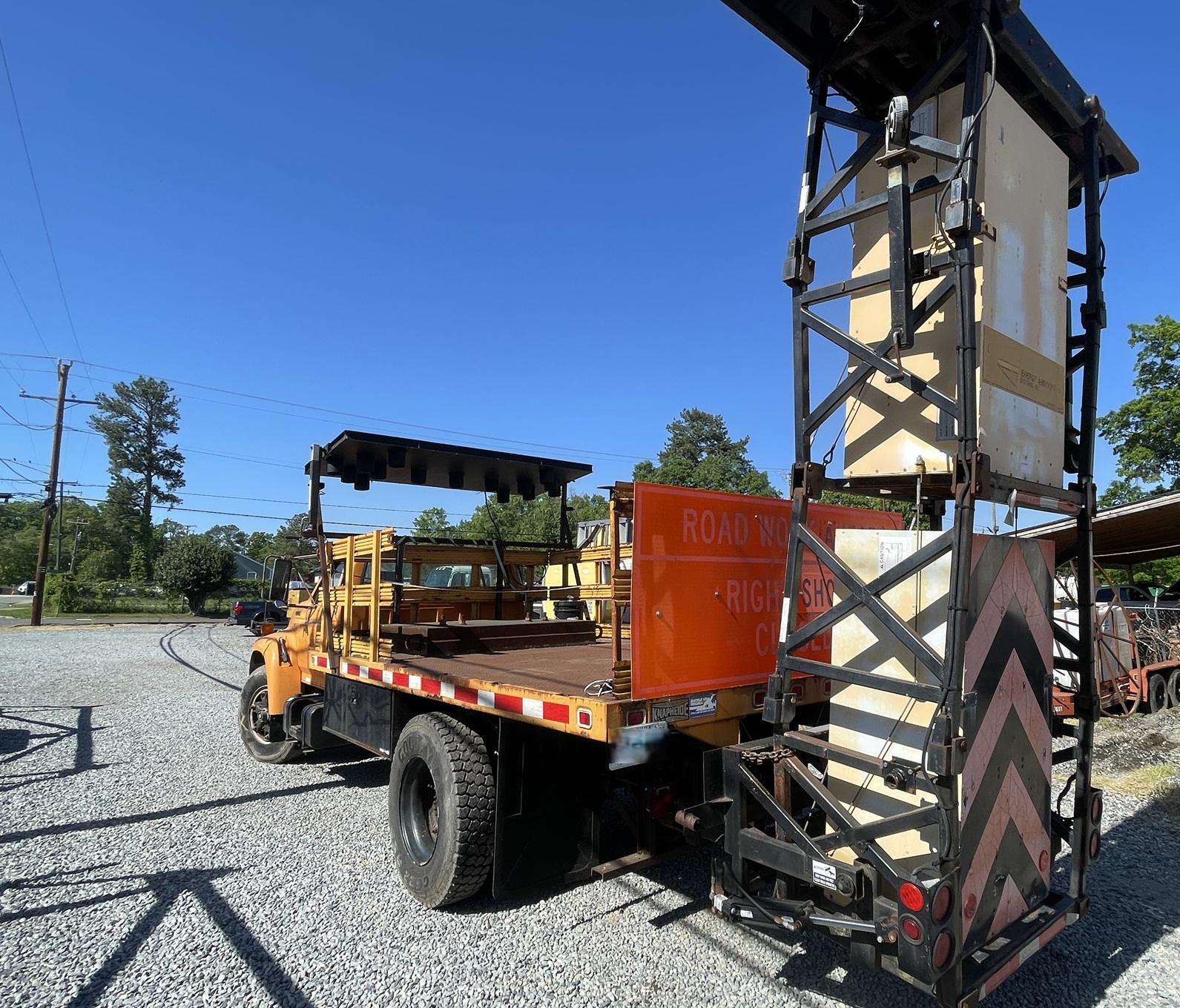 1995 FORD F800 Attenuator Truck - Image 4